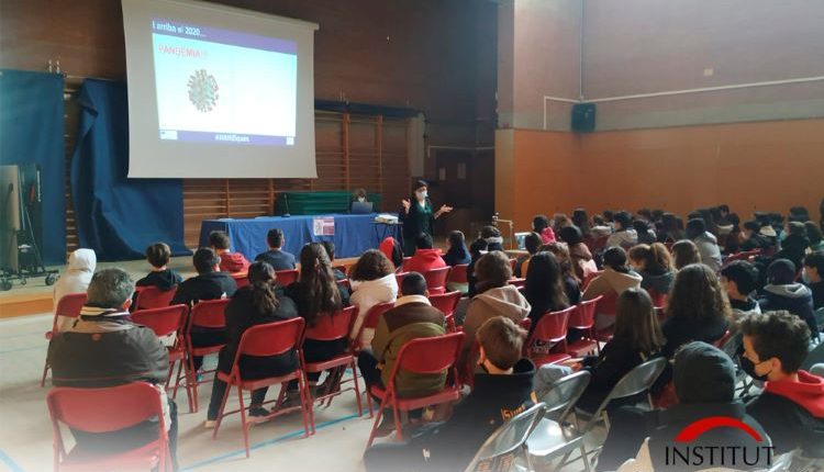 Dia Internacional de la Dona i la Nena a la Ciència i la Tecnologia a l'Institut Torre Vicens.