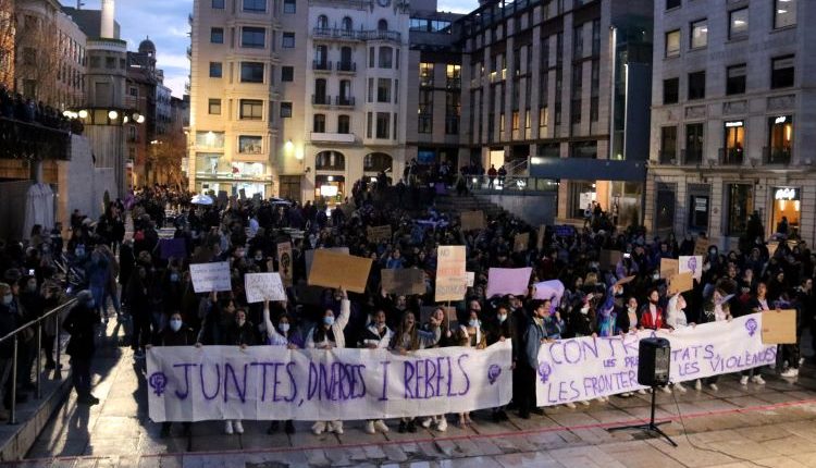 Lleida surt al carrer per reivindicar el 8-M i reclamar la igualtat efectiva entre dones i homes