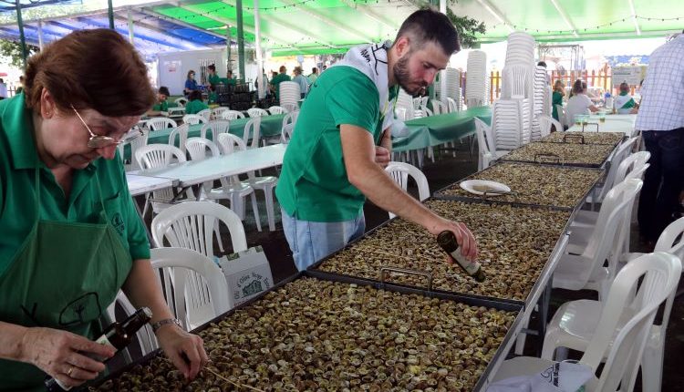 L'Aplec del Caragol viu una jornada de dissabte multitudinària marcada per les altes temperatures