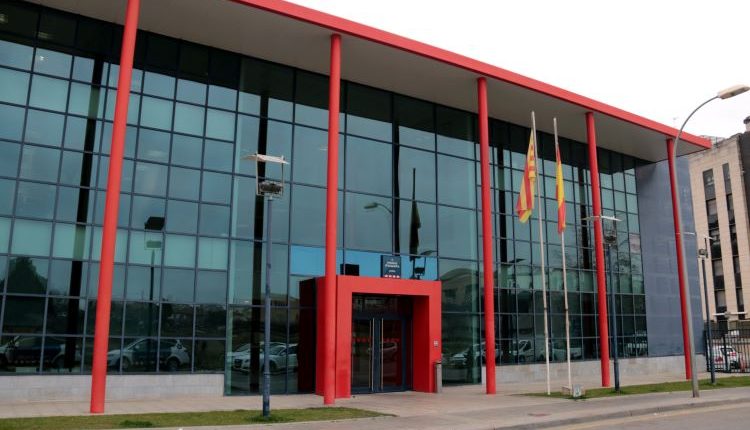 Els Mossos detenen un home que havia atracat un banc a Lleida amb un ganivet després de disparar-li a la cama