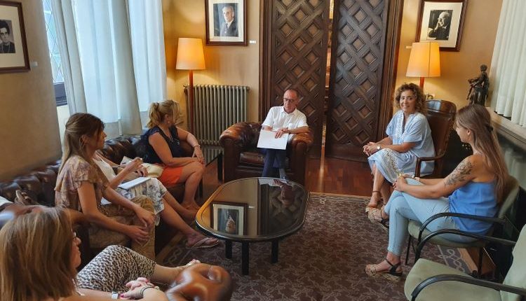 L’Associació d'Esteticistes Lleida ASELLE es presenta a la Paeria
