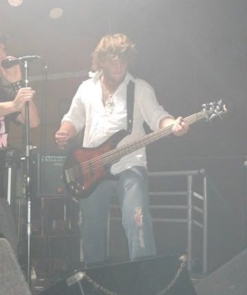 Pablo Grandi, el bajista argentino no descarta nuevo proyecto musical con Black Roses.