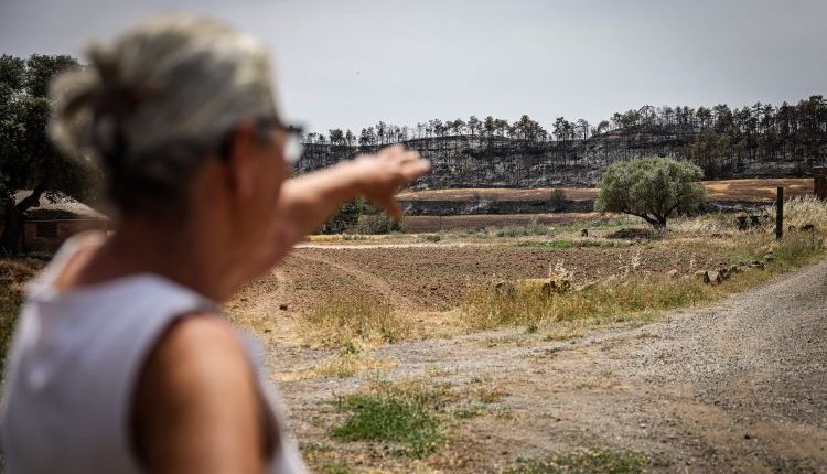 Els Bombers temen que el foc del Solsonès cremi "desenes de milers d'hectàrees" si no el poden delimitar aquest dijous