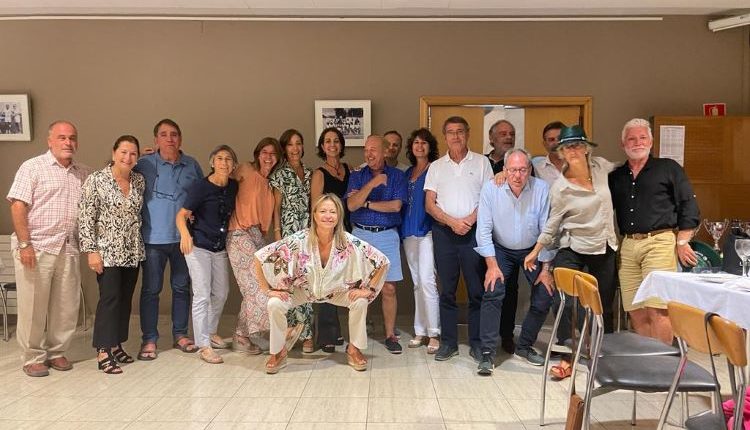 Lliurament de trofeus als participants  en el VII campionat de pàdel vespertí, en el Club Tennis Lleida