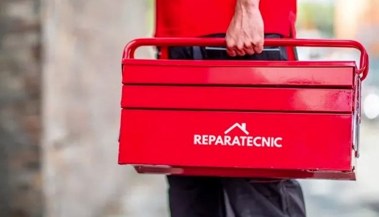 ¿Cómo se ha consagrado Reparatecnic como los líderes en el sector de reparación de electrodomésticos y climatización en Barcelona?