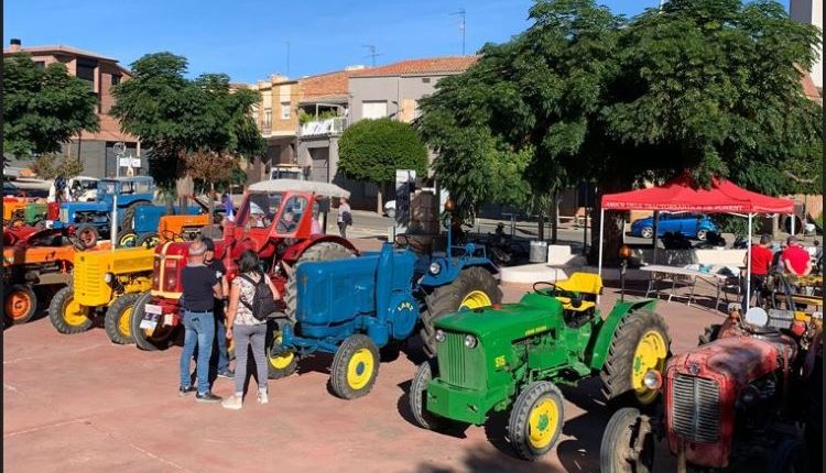 Èxit de la primera trobada de tractors antics de Ponent a Corbins