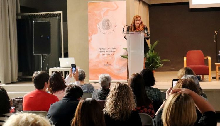 La diputada d’Igualtat, Helena Martínez, demana l’entrada de moltes dones en política per “millorar la governança dels pobles i assolir veritables transformacions”