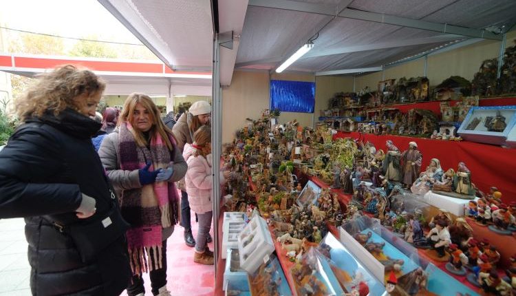 La regidora Marta Gispert inaugura els Mercats de Nadal