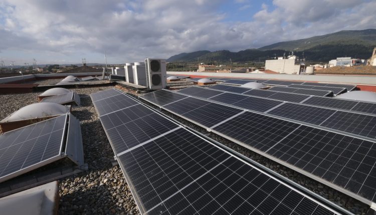El Govern destina 8 milions d'euros a fomentar les comunitats energètiques mitjançant les cooperatives de consum