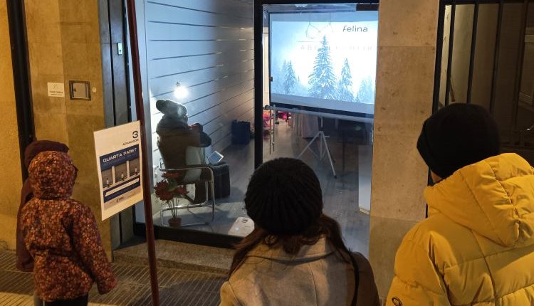 L’Ajuntament de Tàrrega dona nova vida a locals comercials buits del centre amb accions escèniques del grup CRUMA
