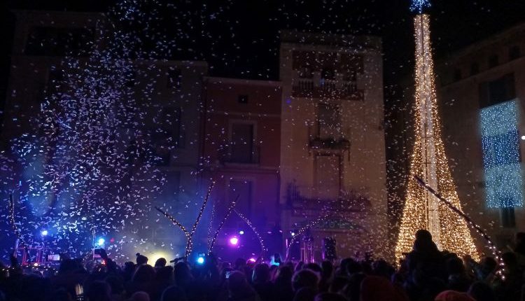 Tàrrega dona el tret de sortida al Nadal amb un brillant espectacle de CRUMA per encendre l’enllumenat
