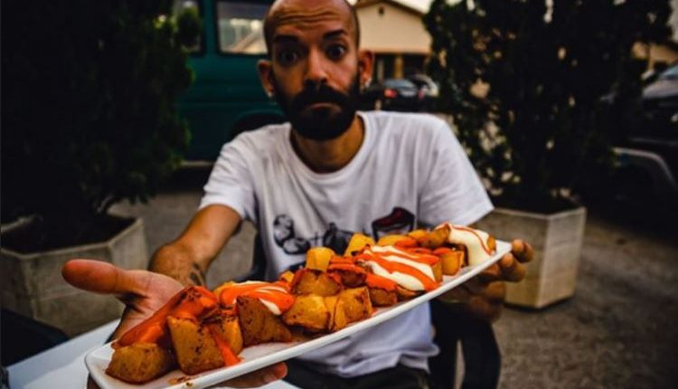 Menjar braves excessivament com a afició, així és David Sitjes (@vayabravas)