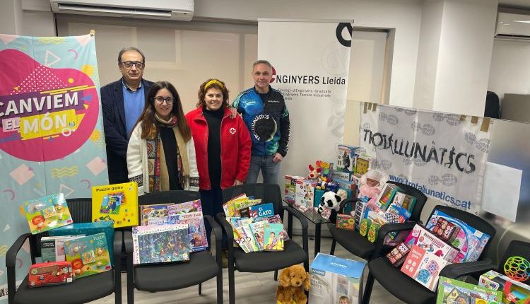 Entrega de joguines d’Enginyers Lleida i Trotallunàtics a Creu Roja
