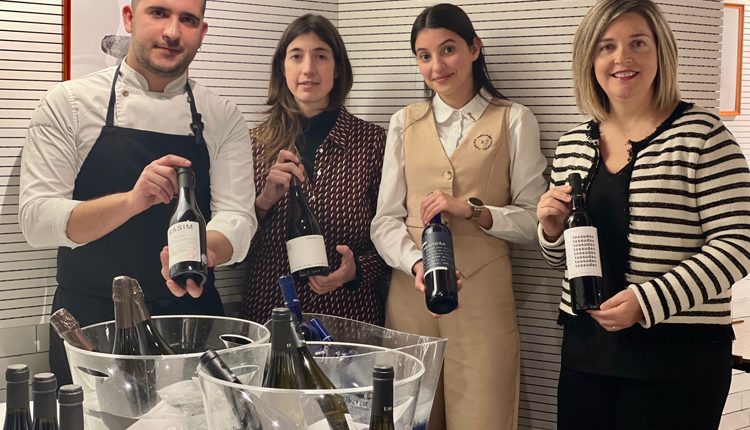 Clara Griera obre el ‘d’vines’ 2023 amb els macabeus i garnatxes de L'Olivera