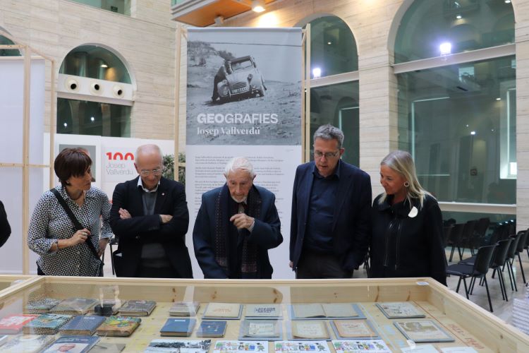 Talarn inaugura a la Biblioteca l’exposició ‘Geografies Vallverdú’, que recull una producció de 303 obres que “impressiona, esgarrifa, emociona i ens omple d’orgull”