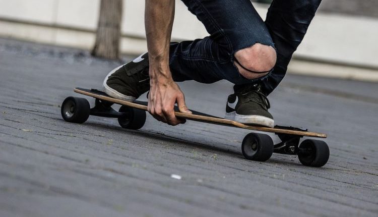 Los longboards cruiser causan sensación entre jóvenes y adultos