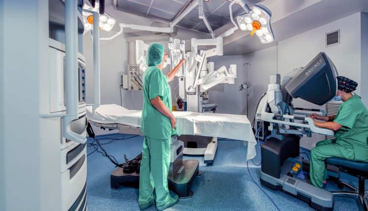 Més de 1.500 pacients urològics s'han tractat amb èxit amb els sis robots quirúrgics Da Vinci dels hospitals Vithas