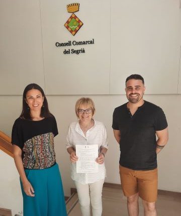 Peu de foto (d'esquerra a dreta): La tècnica de l'àrea de Cultura Marta Aguilà amb els membres del jurat Montse San Juan i Roger Craviotto.